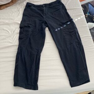 Cargo pants H&M black tbh I am guessing the size because it doesn’t say L/XL